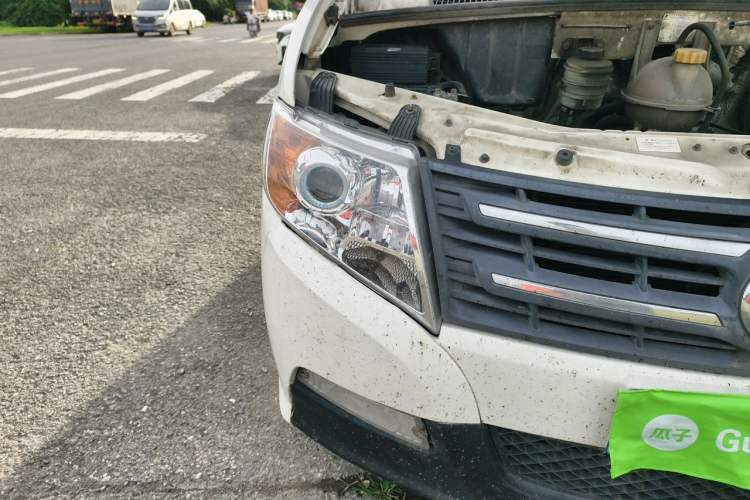 Used Dongfeng Yufeng 2016 2.5T Lingyun Edition Yulibao Premium Short Wheelbase Mid-Roof ZD25 Right Front Headlight