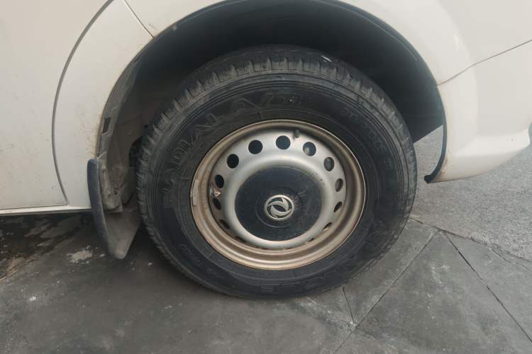 Used Dongfeng Yufeng 2016 2.5T Lingyun Edition Yulibao Premium Short Wheelbase Mid-Roof ZD25 Right Front Wheel Hub