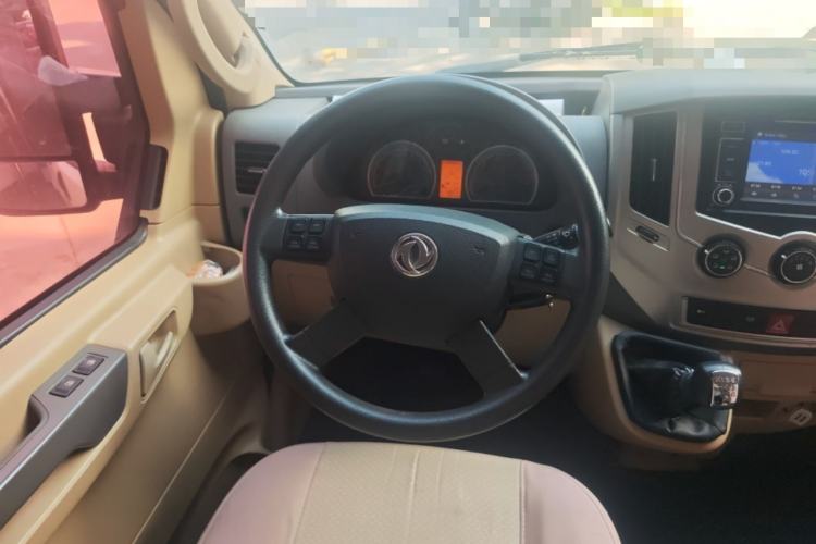 Used Dongfeng Yufeng 2016 2.5T Lingyun Edition Yulibao Premium Short Wheelbase Mid-Roof ZD25 Steering Wheel