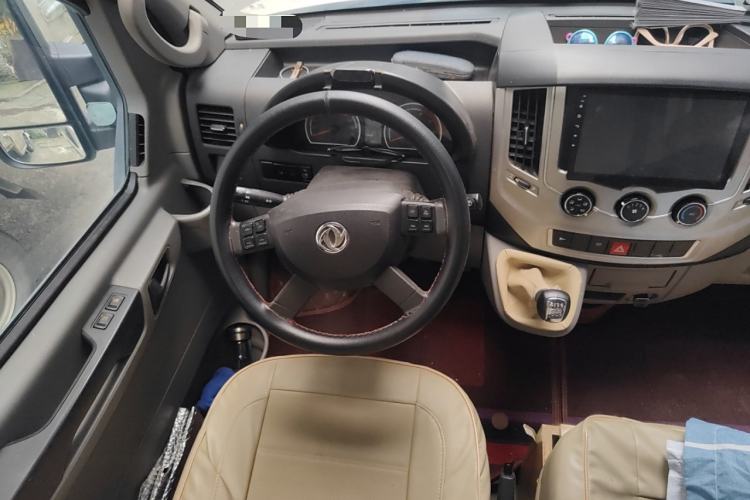 Used Dongfeng Yufeng 2016 2.5T Lingyun Edition Yulibao Short Wheelbase Mid-Roof National V ZD25 Steering Wheel