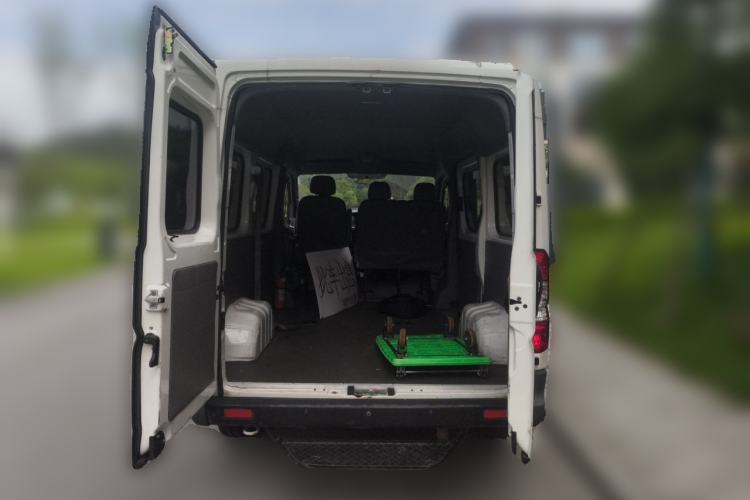 Used Dongfeng Yufeng 2016 2.5T Lingyun Van Short Wheelbase Mid-Roof China V Standard ZD25 Trunk