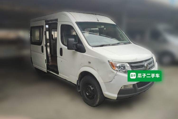 Used Dongfeng Yufeng 2016 2.5T Lingyun Edition Box Truck Standard Short Wheelbase Mid-Roof Configuration with ZD25 Front Right 45 Deg
