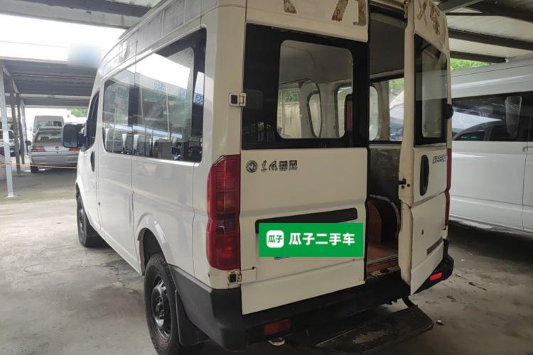 Used Dongfeng Yufeng 2016 2.5T Lingyun Edition Box Truck Standard Short Wheelbase Mid-Roof Configuration with ZD25 Rear Left 45 Deg