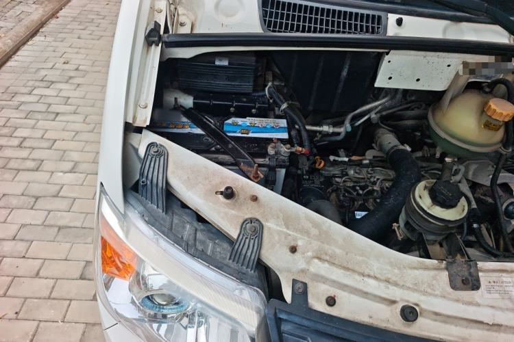 Used Dongfeng Yufeng  Engine Bay Right
