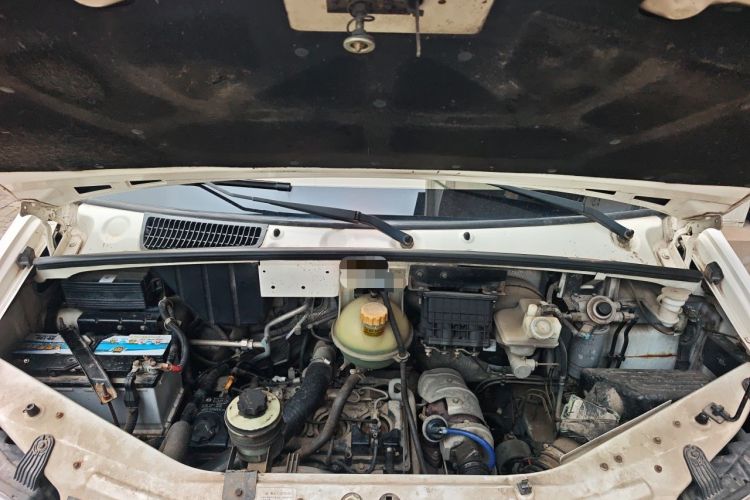 Used Dongfeng Yufeng  Engine Bay