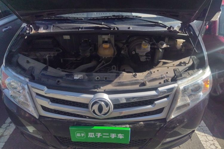 Used Dongfeng Yufeng 2018 2.5T Logistics Vehicle A100 Short Wheelbase Mid-Roof 5-9 Seater China V Standard ZD25 Engine Bay