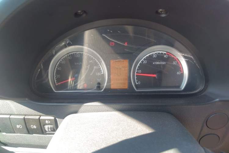 Used Dongfeng Yufeng 2018 2.5T Logistics Vehicle A100 Short Wheelbase Mid-Roof 5-9 Seater China V Standard ZD25 Instrument Cluster