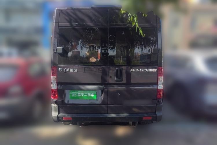 Used Dongfeng Yufeng 2018 2.5T Logistics Vehicle A100 Short Wheelbase Mid-Roof 5-9 Seater China V Standard ZD25 Rear