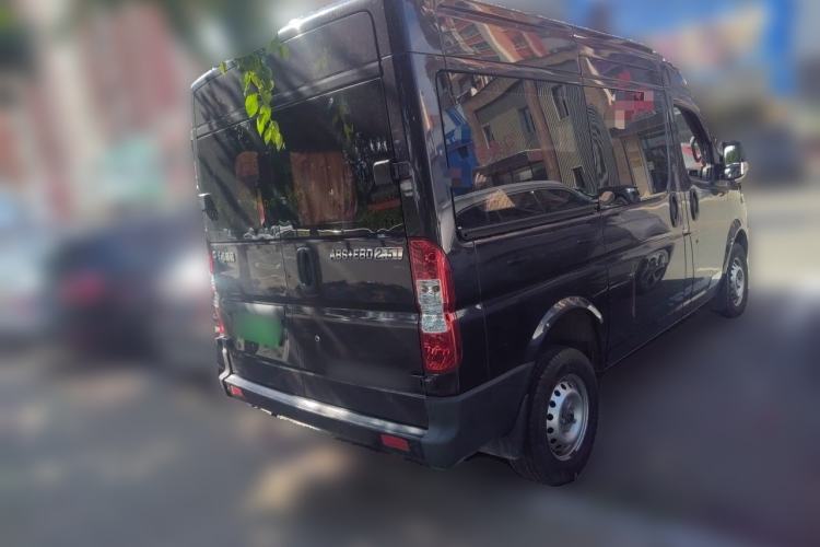 Used Dongfeng Yufeng 2018 2.5T Logistics Vehicle A100 Short Wheelbase Mid-Roof 5-9 Seater China V Standard ZD25 Rear Right 45 Deg