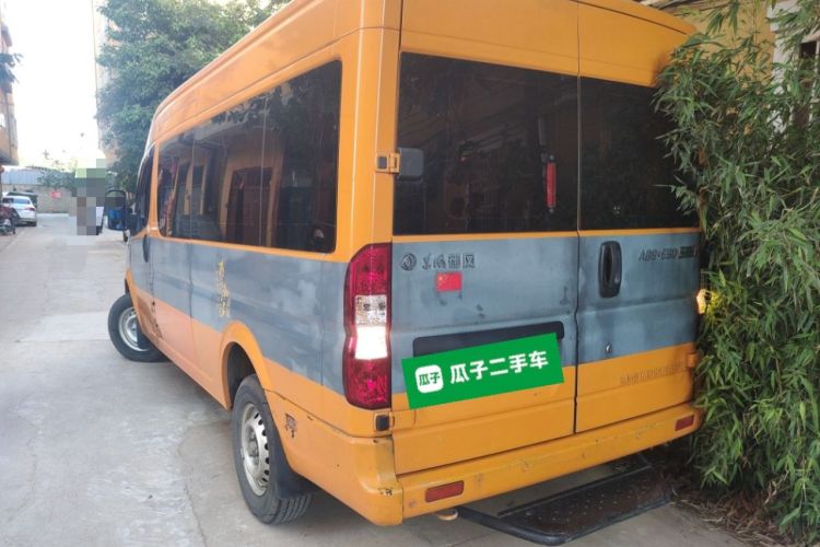 Used Dongfeng Yufeng 2018 2.5T Logistics Vehicle A100 Long Wheelbase Mid-Roof 5-9 Seater China V Emission Standard ZD25 Rear Left 45 Deg
