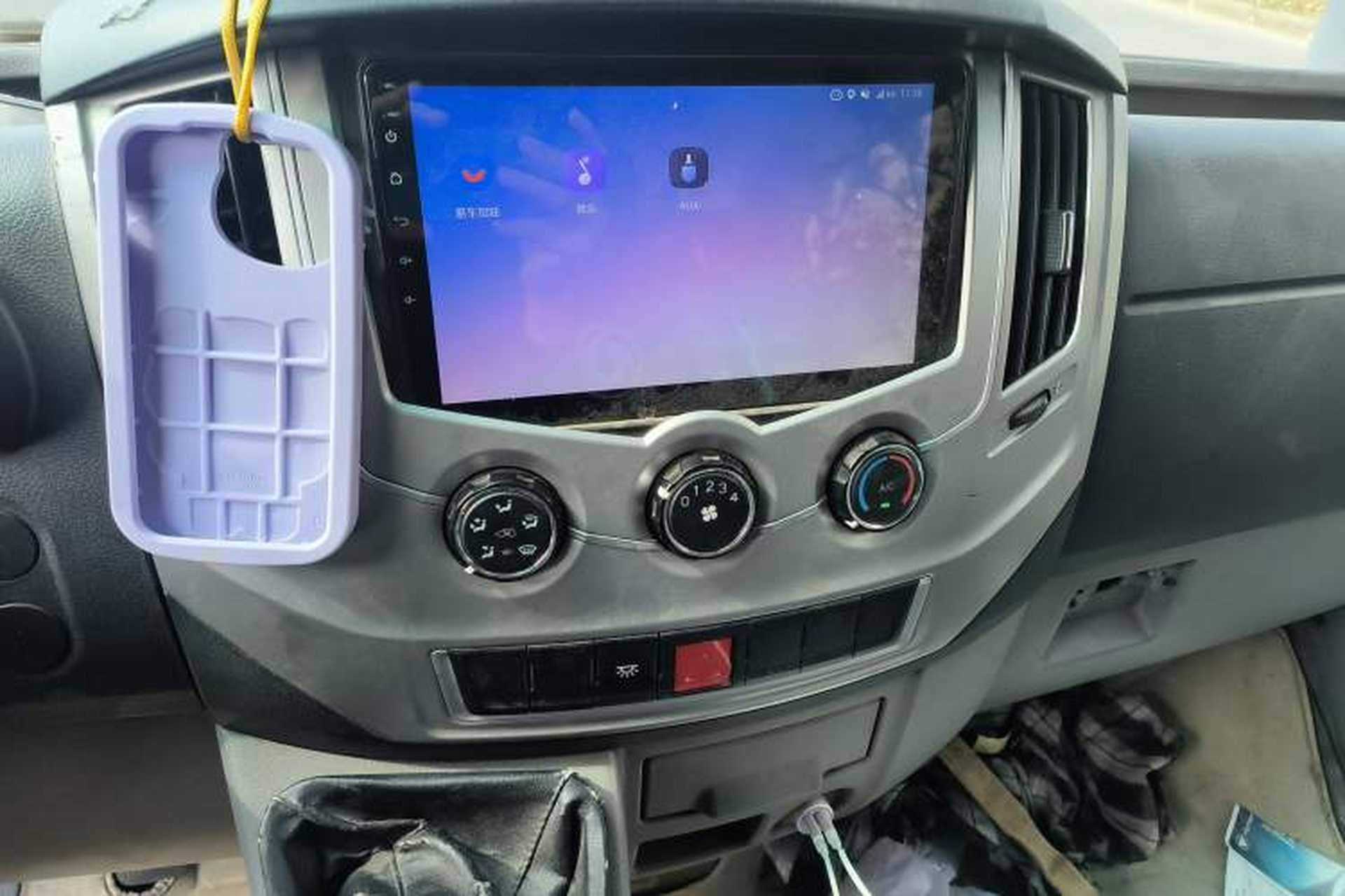 Used Dongfeng Yufeng 2018 2.5T Logistics Vehicle A100 Long Wheelbase Mid-Roof 5-9 Seater China V Emission Standard ZD25 Audio And AC Panel