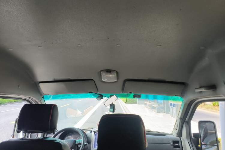 Used Dongfeng Yufeng 2018 2.5T Logistics Vehicle A100 Long Wheelbase Mid-Roof 5-9 Seater China V Emission Standard ZD25 Headliner