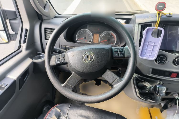 Used Dongfeng Yufeng 2018 2.5T Logistics Vehicle A100 Long Wheelbase Mid-Roof 5-9 Seater China V Emission Standard ZD25 Steering Wheel