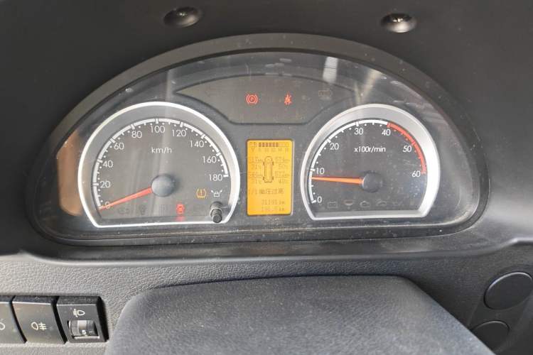 Used Dongfeng Yufeng 2018 2.5T Logistics Vehicle A100 Long Wheelbase High Roof 5-9 Seater China V Emission Standard ZD25 Instrument Cluster