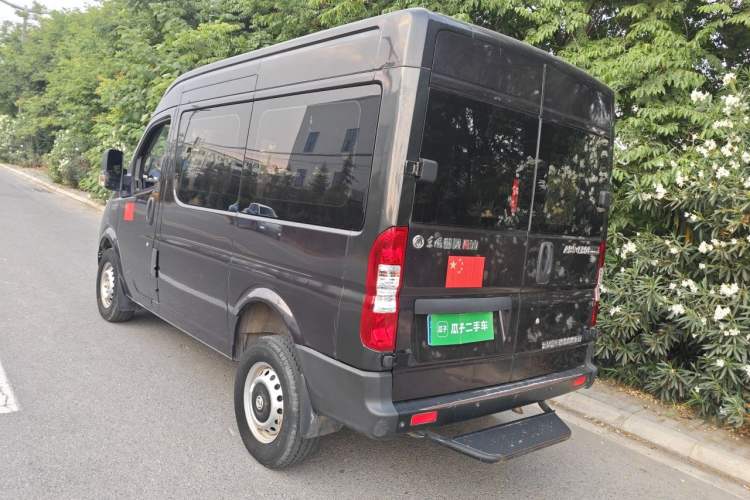 Used Dongfeng Yufeng 2018 2.5T Logistics Vehicle A100 Short Wheelbase Mid-Roof 5-9 Seater China V Standard ZD25 Rear Left 45 Deg