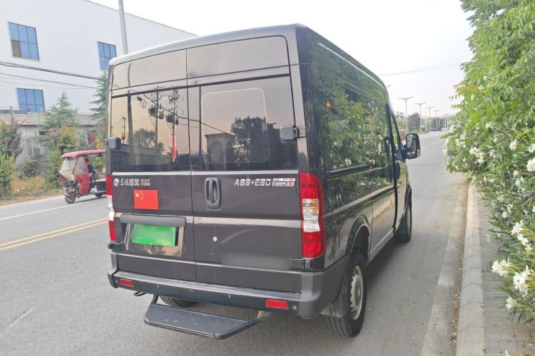Used Dongfeng Yufeng 2018 2.5T Logistics Vehicle A100 Short Wheelbase Mid-Roof 5-9 Seater China V Standard ZD25 Rear Right 45 Deg