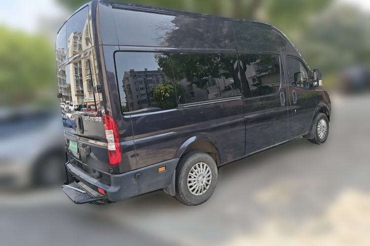 Used Dongfeng Yufeng 2018 2.5T Logistics Vehicle A100 Long Wheelbase High Roof 5-9 Seater China V Emission Standard ZD25 Rear Right 45 Deg