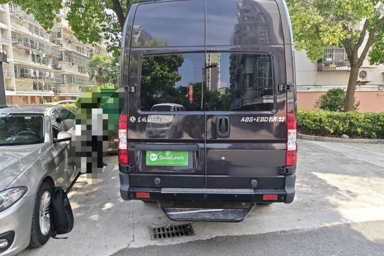 Used Dongfeng Yufeng 2018 2.5T Logistics Vehicle A100 Long Wheelbase High Roof 5-9 Seater China V Emission Standard ZD25 Rear
