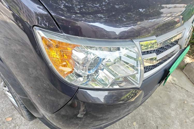 Used Dongfeng Yufeng 2018 2.5T Logistics Vehicle A100 Long Wheelbase High Roof 5-9 Seater China V Emission Standard ZD25 Right Front Headlight