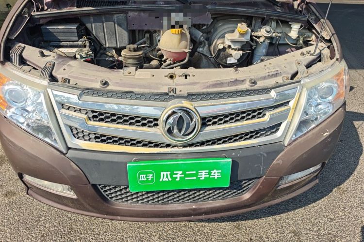 Used Dongfeng Yufeng 2018 2.5T Logistics Vehicle A100 Long Wheelbase High Roof 5-9 Seater China V Emission Standard ZD25 Engine Bay