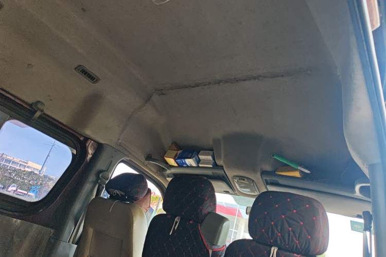 Used Dongfeng Yufeng 2018 2.5T Logistics Vehicle A100 Long Wheelbase High Roof 5-9 Seater China V Emission Standard ZD25 Headliner