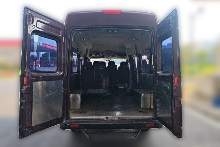 Used Dongfeng Yufeng 2018 2.5T Logistics Vehicle A100 Long Wheelbase High Roof 5-9 Seater China V Emission Standard ZD25 Trunk