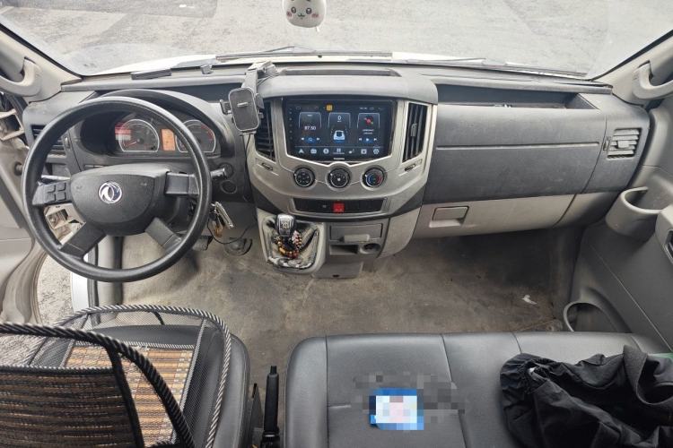 Used Dongfeng Yufeng 2018 2.3TA100 Standard Edition Logistics Vehicle Short Wheelbase Mid-Roof Design 5-9 Seater Powered by WP2.3 Center Console