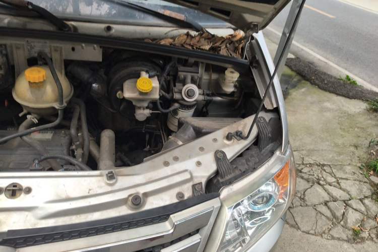 Used Dongfeng Yufeng 2018 2.3TA100 Standard Edition Logistics Vehicle Short Wheelbase Mid-Roof Design 5-9 Seater Powered by WP2.3 Engine Bay Left