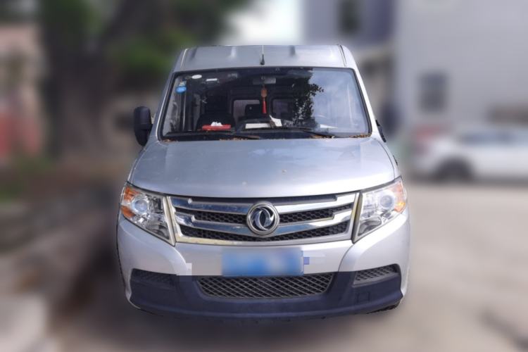 Used Dongfeng Yufeng 2018 2.3TA100 Standard Edition Logistics Vehicle Short Wheelbase Mid-Roof Design 5-9 Seater Powered by WP2.3 Front