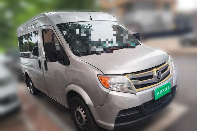 Used Dongfeng Yufeng 2018 2.3TA100 Standard Edition Logistics Vehicle Short Wheelbase Mid-Roof Design 5-9 Seater Powered by WP2.3 Front Right 45 Deg