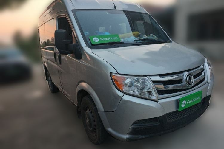 Used Dongfeng Yufeng 2018 2.3TA100 Standard Edition Logistics Vehicle Short Wheelbase Mid-Roof Design 5-9 Seater Powered by WP2.3 Front Right 45 Deg