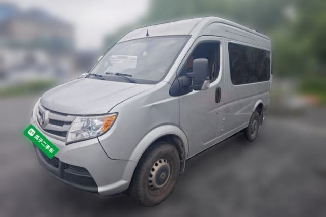 Used Dongfeng Yufeng 2018 2.3TA100 Standard Edition Logistics Vehicle Short Wheelbase Mid-Roof Design 5-9 Seater Powered by WP2.3
