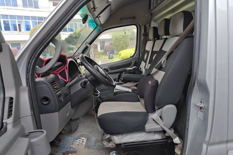 Used Dongfeng Yufeng 2018 2.3T Logistics Vehicle A100 Luxury Edition Short Wheelbase Mid-Roof Design 5–9 Seater Left Front Seat