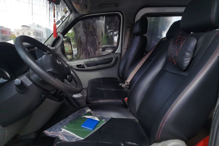 Used Dongfeng Yufeng 2018 2.3TA100 Standard Edition Logistics Vehicle Short Wheelbase Mid-Roof Design 5-9 Seater Powered by WP2.3 Left Front Seat