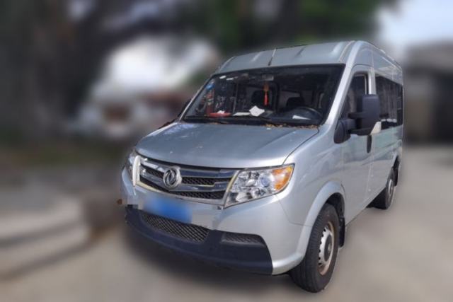 Used Dongfeng Yufeng 2018 2.3TA100 Standard Edition Logistics Vehicle Short Wheelbase Mid-Roof Design 5-9 Seater Powered by WP2.3