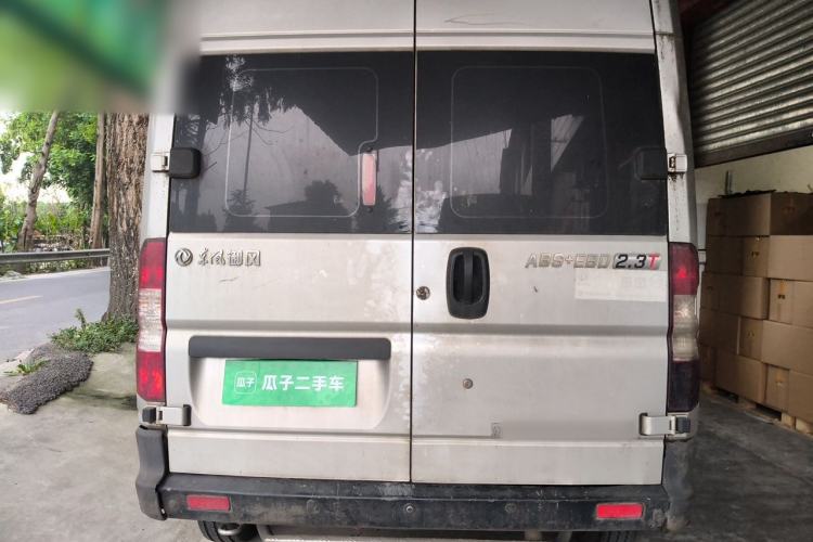 Used Dongfeng Yufeng 2018 2.3TA100 Standard Edition Logistics Vehicle Short Wheelbase Mid-Roof Design 5-9 Seater Powered by WP2.3 Rear