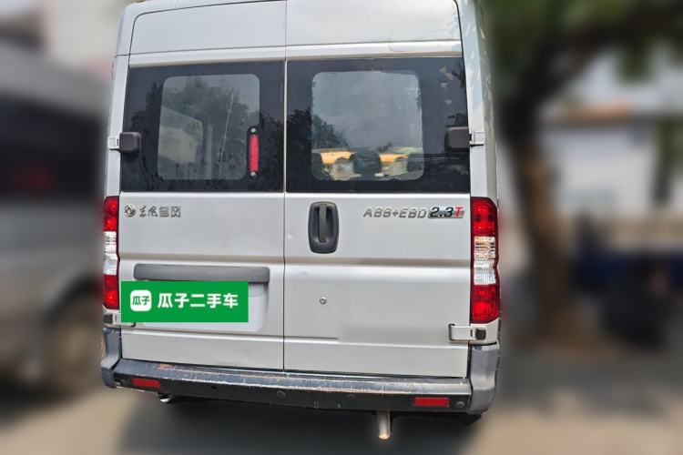 Used Dongfeng Yufeng 2018 2.3TA100 Standard Edition Logistics Vehicle Short Wheelbase Mid-Roof Design 5-9 Seater Powered by WP2.3 Rear
