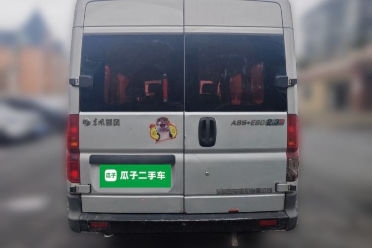 Used Dongfeng Yufeng 2018 2.3TA100 Standard Edition Logistics Vehicle Short Wheelbase Mid-Roof Design 5-9 Seater Powered by WP2.3 Rear