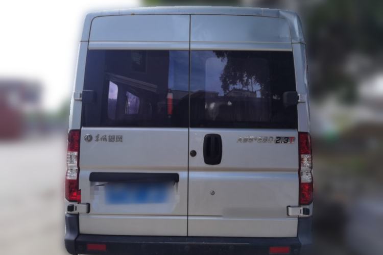 Used Dongfeng Yufeng 2018 2.3TA100 Standard Edition Logistics Vehicle Short Wheelbase Mid-Roof Design 5-9 Seater Powered by WP2.3 Rear