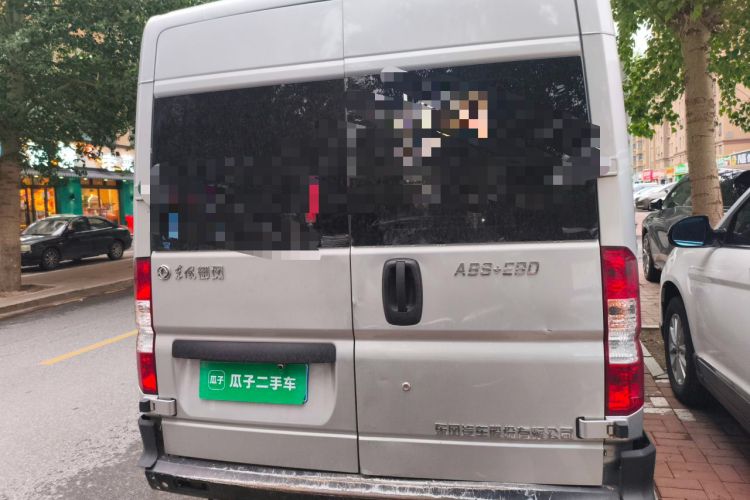 Used Dongfeng Yufeng 2018 2.3TA100 Standard Edition Logistics Vehicle Short Wheelbase Mid-Roof Design 5-9 Seater Powered by WP2.3 Rear