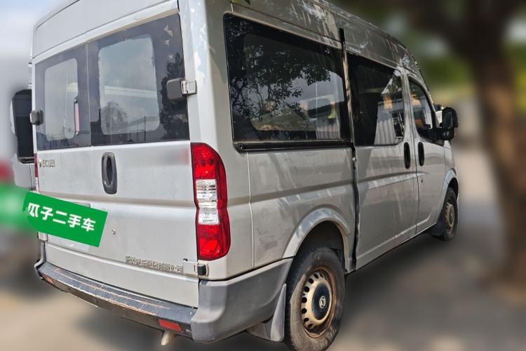 Used Dongfeng Yufeng 2018 2.3TA100 Standard Edition Logistics Vehicle Short Wheelbase Mid-Roof Design 5-9 Seater Powered by WP2.3 Rear Right 45 Deg