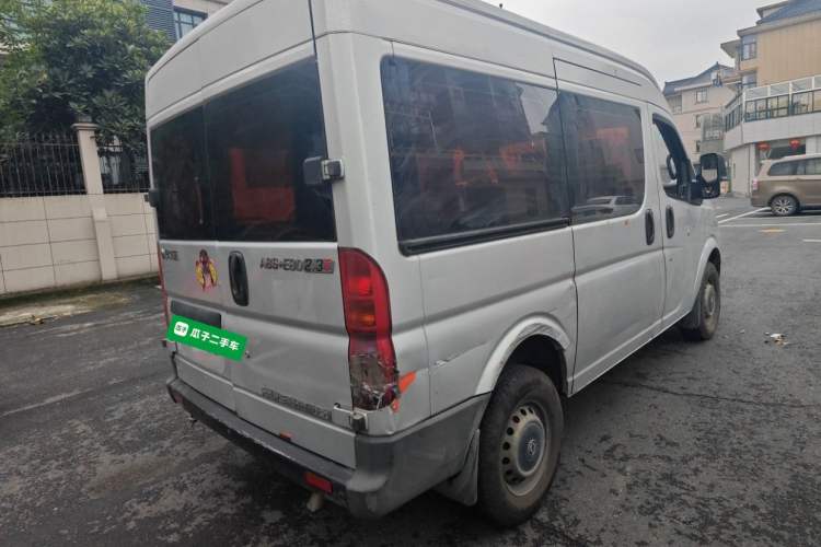 Used Dongfeng Yufeng 2018 2.3TA100 Standard Edition Logistics Vehicle Short Wheelbase Mid-Roof Design 5-9 Seater Powered by WP2.3 Rear Right 45 Deg
