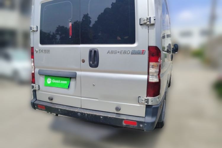 Used Dongfeng Yufeng 2018 2.5T Logistics Vehicle A100 Short Wheelbase Mid-Roof 5-9 Seater China V Standard ZD25 Rear Right 45 Deg