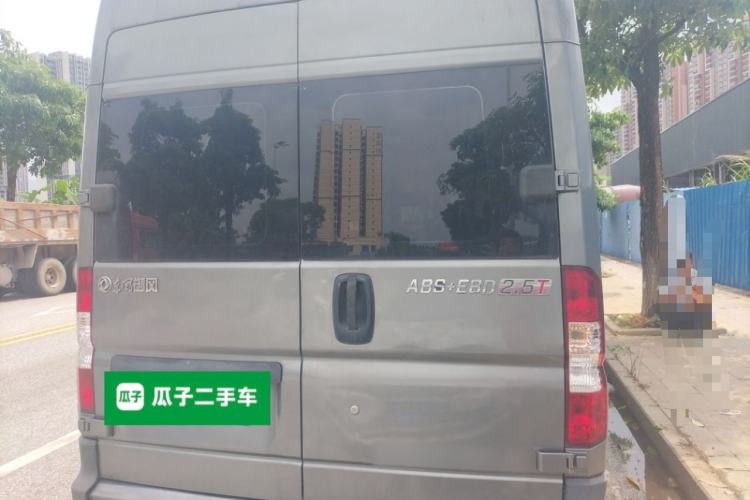Used Dongfeng Yufeng 2018 2.5T Logistics Vehicle A100 Short Wheelbase Mid-Roof 3-Seater China V Standard ZD25 Rear