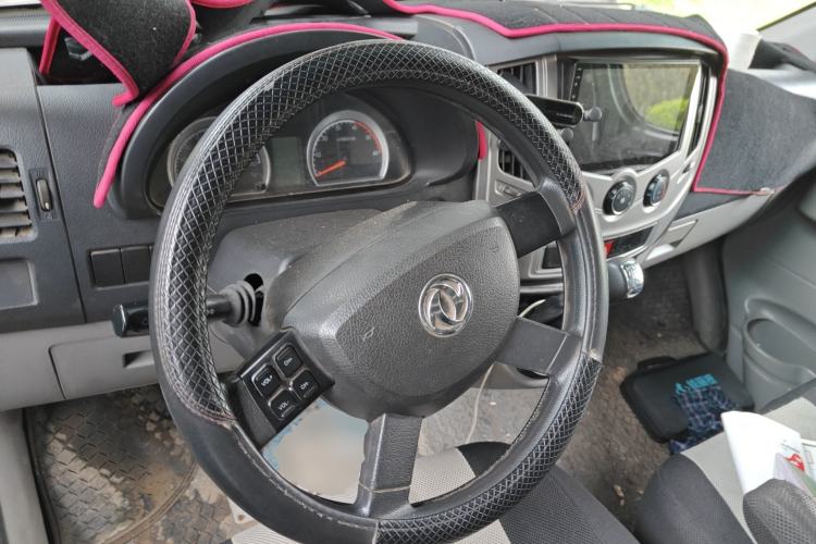 Used Dongfeng Yufeng 2018 2.3T Logistics Vehicle A100 Luxury Edition Short Wheelbase Mid-Roof Design 5–9 Seater Steering Wheel