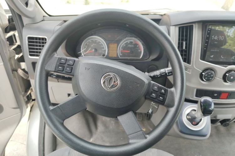 Used Dongfeng Yufeng 2018 2.5T Logistics Vehicle A100 Short Wheelbase Mid-Roof 5-9 Seater China V Standard ZD25 Steering Wheel