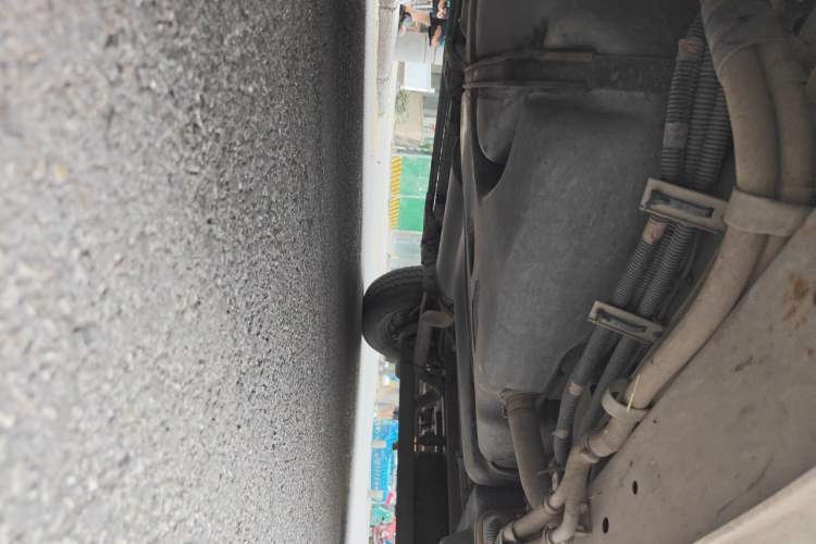 Used Dongfeng Yufeng 2018 2.5T Logistics Vehicle A100 Short Wheelbase Mid-Roof 5-9 Seater China V Standard ZD25 Chassis Front Left