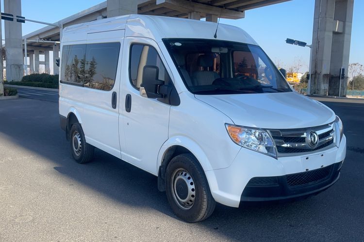 Used Dongfeng Yufeng 2018 2.3TA100 Standard Edition Logistics Vehicle Short Wheelbase Mid-Roof Design 5-9 Seater Powered by WP2.3 Exterior 3