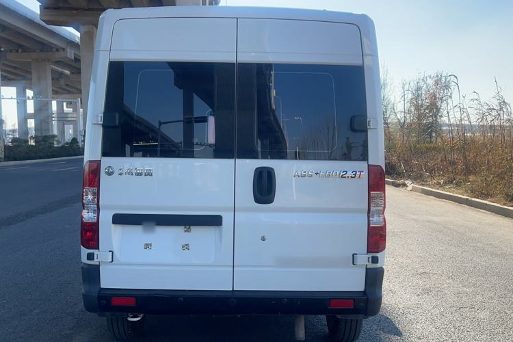 Used Dongfeng Yufeng 2018 2.3TA100 Standard Edition Logistics Vehicle Short Wheelbase Mid-Roof Design 5-9 Seater Powered by WP2.3 Exterior 5