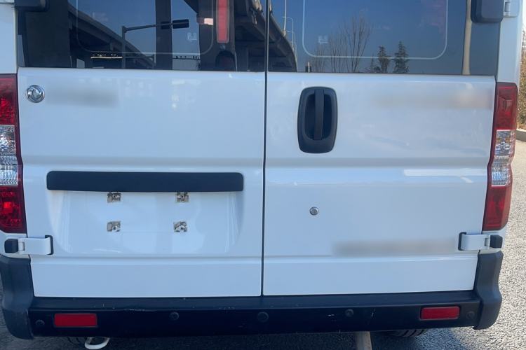 Used Dongfeng Yufeng 2018 2.3TA100 Standard Edition Logistics Vehicle Short Wheelbase Mid-Roof Design 5-9 Seater Powered by WP2.3 Exterior 7